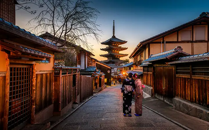 Το Κιότο αποτελεί έναν ιδανικό προορισμό για όσους επιθυμούν να βυθιστούν στην πλούσια ιστορία και παράδοση της Ιαπωνίας..